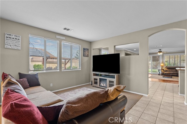 Detail Gallery Image 6 of 59 For 39926 Meadowcrest Way, Palmdale,  CA 93551 - 5 Beds | 3 Baths