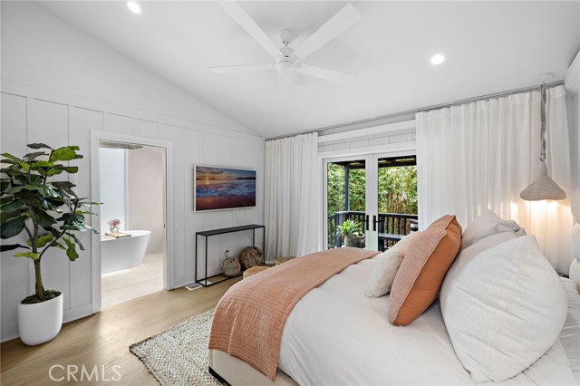 592 Bluebird Canyon Drive, Laguna Beach CA: https://media.crmls.org/medias/038f2cbb-bc02-46df-a518-db15f3450cc7.jpg
