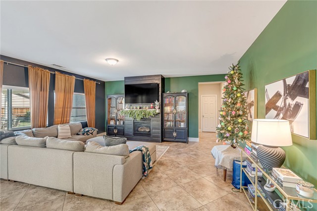 Detail Gallery Image 12 of 37 For 12936 Presidio, Victorville,  CA 92394 - 3 Beds | 2 Baths