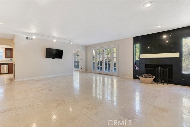 Detail Gallery Image 8 of 46 For 22781 Macfarlane Dr, Woodland Hills,  CA 91364 - 3 Beds | 3/1 Baths