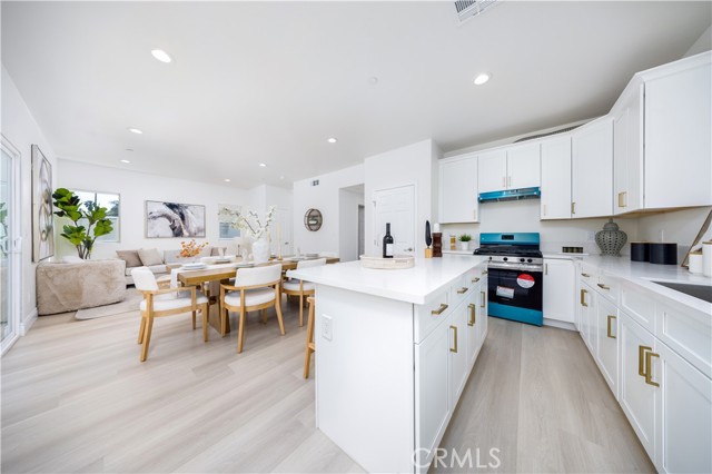 737 Lewis Street, Pomona CA: https://media.crmls.org/medias/039050cc-187a-40fb-b398-21634fca40e8.jpg