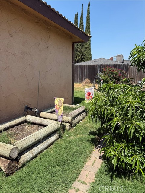 27247 San Jose Avenue, Madera CA: https://media.crmls.org/medias/0390c380-8cce-4b58-805c-ffdc7cf23b1b.jpg