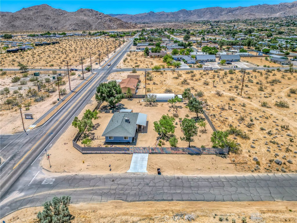 https://media.crmls.org/medias/0390e1b8-fef1-41fe-ab0f-d2265d97af0a.jpg?preset=X-Large
