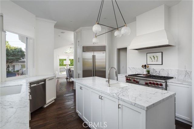 Detail Gallery Image 9 of 60 For 212 Kings Pl, Newport Beach,  CA 92663 - 4 Beds | 3/2 Baths