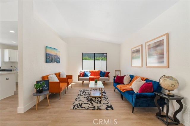 Detail Gallery Image 4 of 16 For 1075 Leslie Ct, Colton,  CA 92324 - 3 Beds | 2 Baths