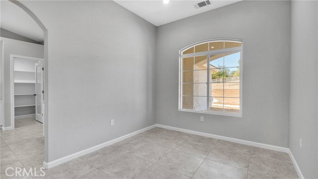 Detail Gallery Image 11 of 43 For 7939 Lassen Ave, Hesperia,  CA 92345 - 4 Beds | 2/1 Baths