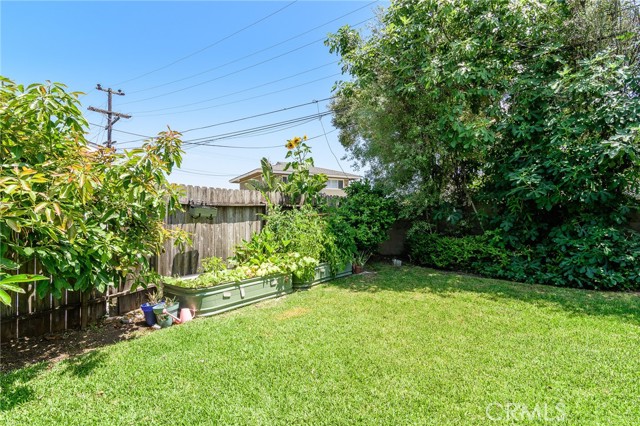8042 Driftwood Drive, Huntington Beach CA: https://media.crmls.org/medias/03956073-d4ac-4196-852e-819a12b08d0f.jpg
