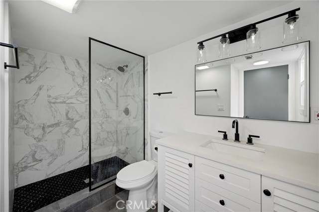 Detail Gallery Image 13 of 29 For 2640 N Buena Vista St, Burbank,  CA 91504 - 3 Beds | 2 Baths