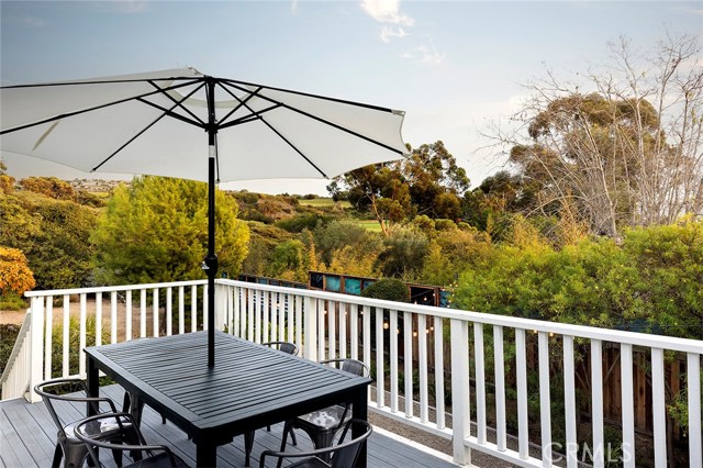 564 Seaward Road, Corona del Mar CA: https://media.crmls.org/medias/039882e1-0268-4324-808c-bd46b5c4a1a1.jpg