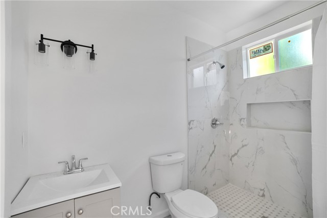 Detail Gallery Image 5 of 11 For 20536 Enadia Way, Winnetka,  CA 91306 - 3 Beds | 2 Baths