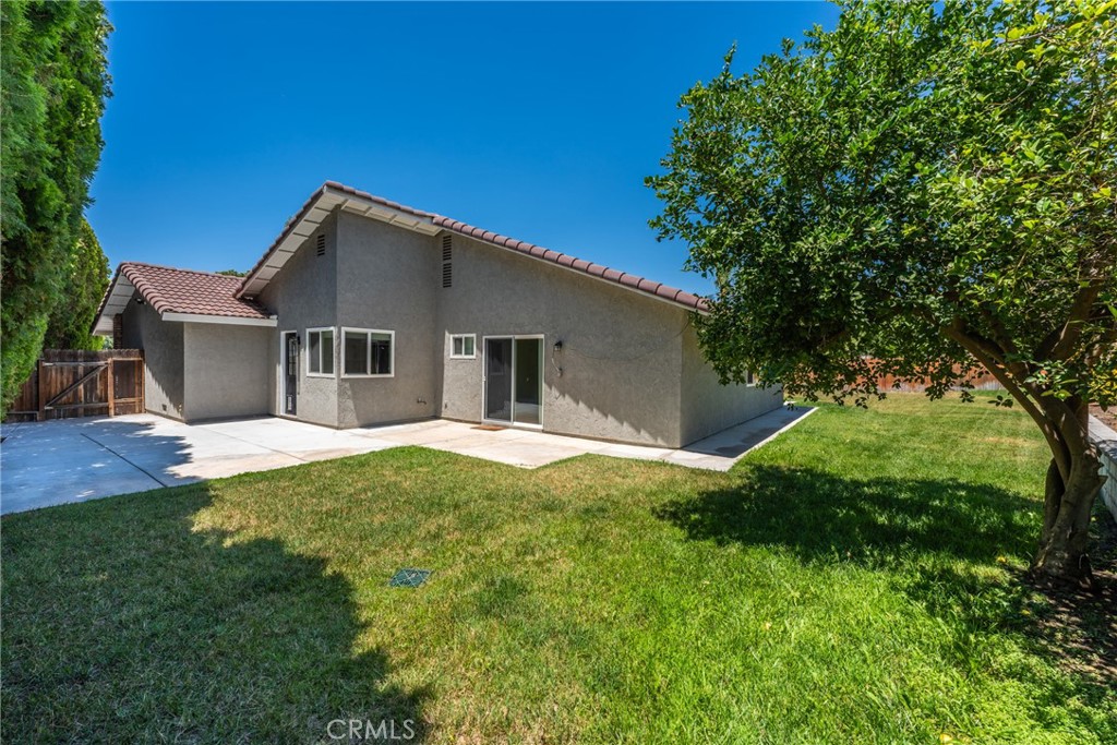 https://media.crmls.org/medias/0398dbe3-ea03-4378-aa68-3cd03929c561.jpg?preset=X-Large