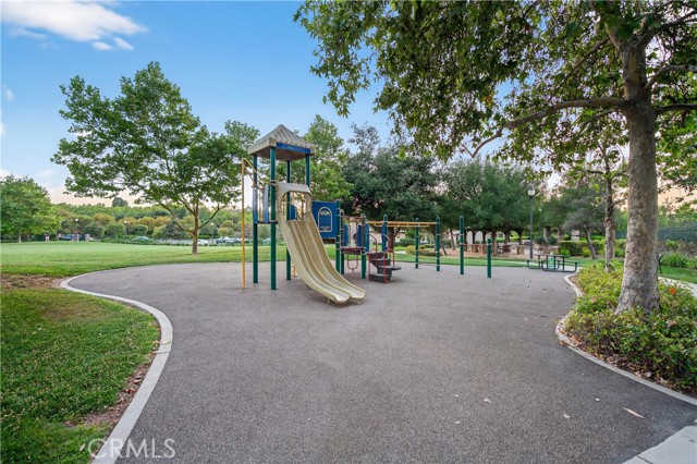 Detail Gallery Image 30 of 40 For 26812 Peppertree Dr, Valencia,  CA 91381 - 5 Beds | 3 Baths