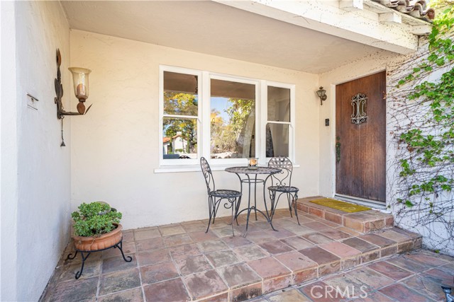 Charming front porch and courtyard area.