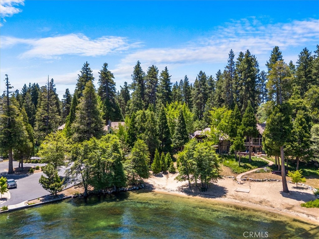 https://media.crmls.org/medias/039a5ad8-aa03-4e95-87b8-90b8279eb57e.jpg?preset=X-Large