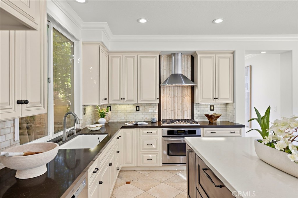 MLS #OC25257856 image #9