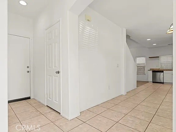 Detail Gallery Image 5 of 21 For 3812 Carrotwood St, Riverside,  CA 92501 - 3 Beds | 2/1 Baths