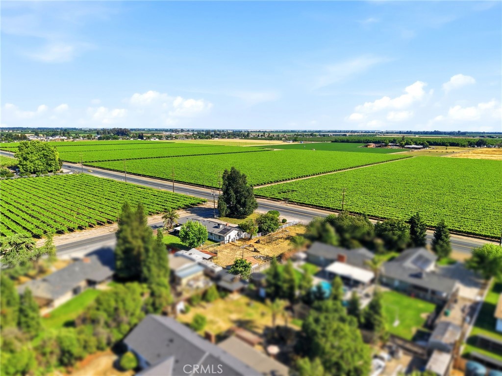 https://media.crmls.org/medias/039b5d46-c6ba-4fd9-8280-70747ec8c568.jpg?preset=X-Large