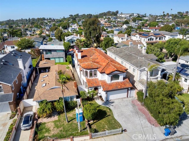 1035 Avenue D, Redondo Beach, California 90277, 5 Bedrooms Bedrooms, ,2 BathroomsBathrooms,Residential,Sold,Avenue D,SB24052524