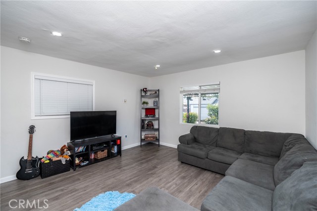 Detail Gallery Image 12 of 42 For 1406 E 108th St, Los Angeles,  CA 90059 - 3 Beds | 2 Baths