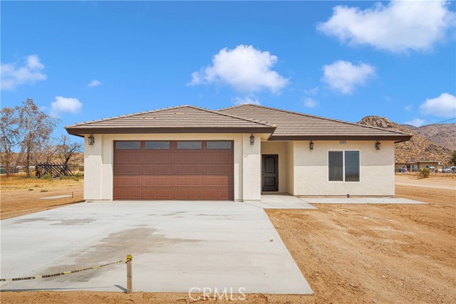 Detail Gallery Image 1 of 15 For 15523 Laguna Seca Dr, Apple Valley,  CA 92307 - 4 Beds | 2 Baths