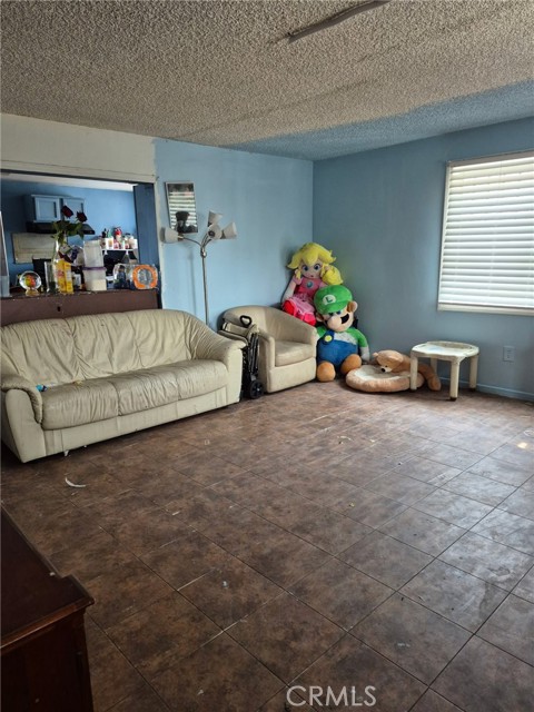 Detail Gallery Image 2 of 8 For 10527 Croesus Ave, Los Angeles,  CA 90002 - 3 Beds | 2 Baths