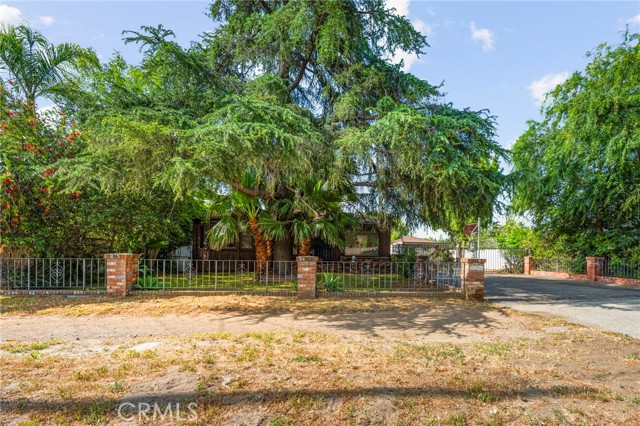 22226 Devonshire Street, Chatsworth CA: https://media.crmls.org/medias/039cc6ab-e02d-41f3-a3f7-792a3b74e03c.jpg