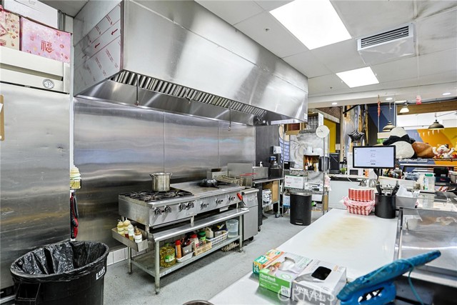 989 S Glendora Avenue, West Covina CA: https://media.crmls.org/medias/039da4e5-3d92-4c23-9519-7262d66457ec.jpg