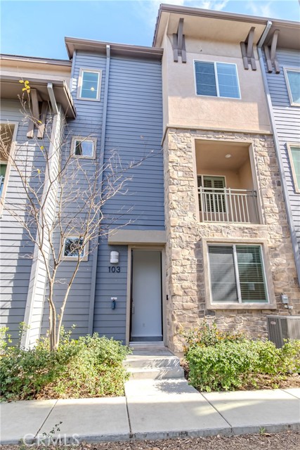 Front Image Thumbnail for CROC26048257