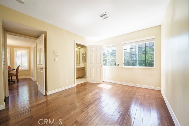 Detail Gallery Image 13 of 32 For 18741 Hillsboro Rd, Northridge,  CA 91326 - 5 Beds | 6/1 Baths