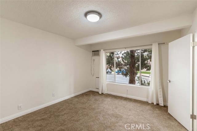 6520 Shirley Avenue, Reseda CA: https://media.crmls.org/medias/039e7cc2-4337-4820-abff-c1c9f0696703.jpg