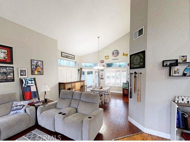 Detail Gallery Image 4 of 31 For 39147 via Pamplona, Murrieta,  CA 92563 - 4 Beds | 2/1 Baths