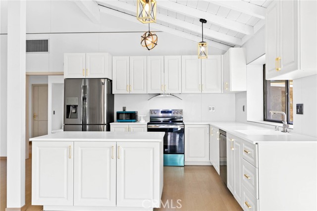 Detail Gallery Image 10 of 58 For 27411 Santa Fe St, Hemet,  CA 92543 - 4 Beds | 3 Baths