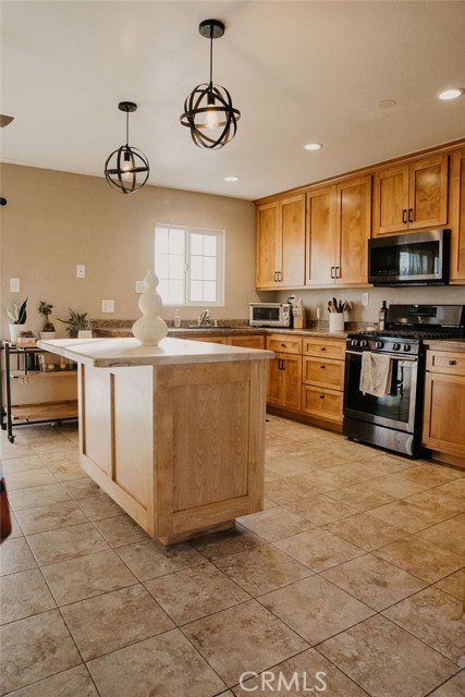 Detail Gallery Image 10 of 34 For 1240 E Navajo, Barstow,  CA 92311 - 3 Beds | 2 Baths