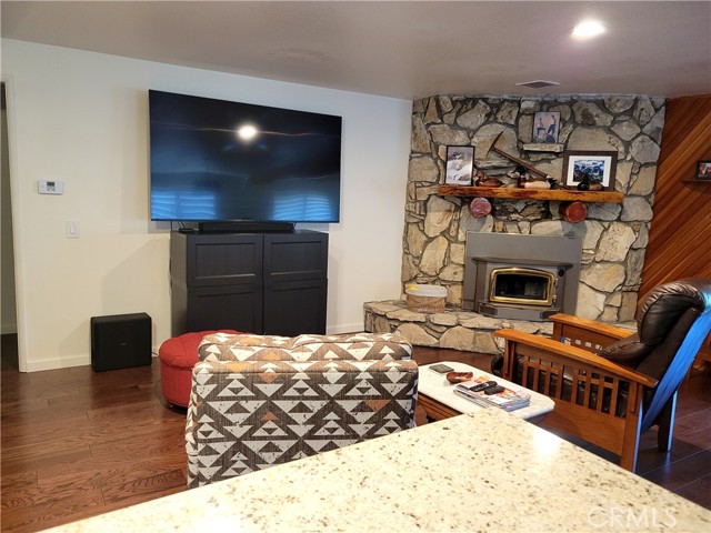 Detail Gallery Image 6 of 27 For 221 Darfo Dr, Crestline,  CA 92325 - 3 Beds | 2 Baths