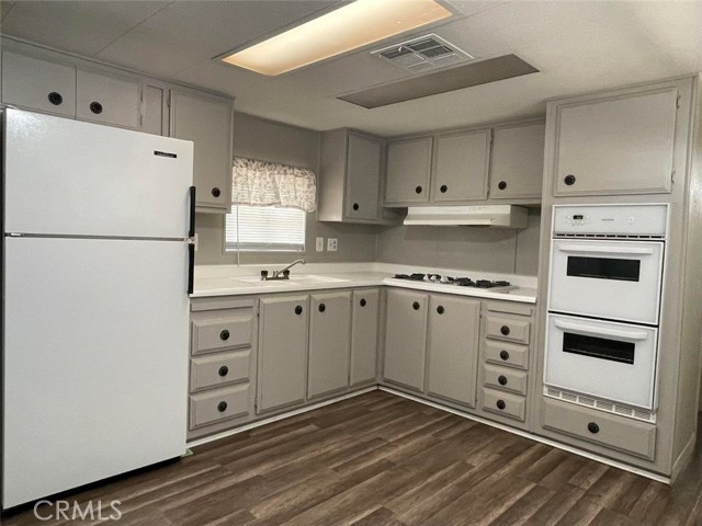 Detail Gallery Image 6 of 10 For 43850 20th St #211,  Lancaster,  CA 93535 - 2 Beds | 1 Baths