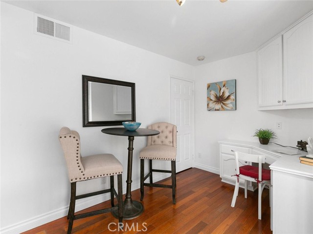 Detail Gallery Image 10 of 30 For 6051 Shadowbrook Cir, Huntington Beach,  CA 92648 - 2 Beds | 2/1 Baths