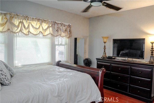 7319 Owensmouth Avenue, Canoga Park CA: https://media.crmls.org/medias/03a18479-bd2f-48d4-8d4e-a06f1a7b9277.jpg
