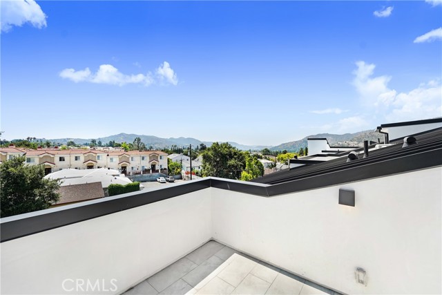 4036 Rosemont Avenue, Montrose CA: https://media.crmls.org/medias/03a19d11-da99-455e-a03a-9f55cb3fc206.jpg