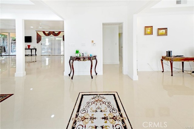 Detail Gallery Image 14 of 71 For 22329 Plummer St, Chatsworth,  CA 91311 - 4 Beds | 4/1 Baths