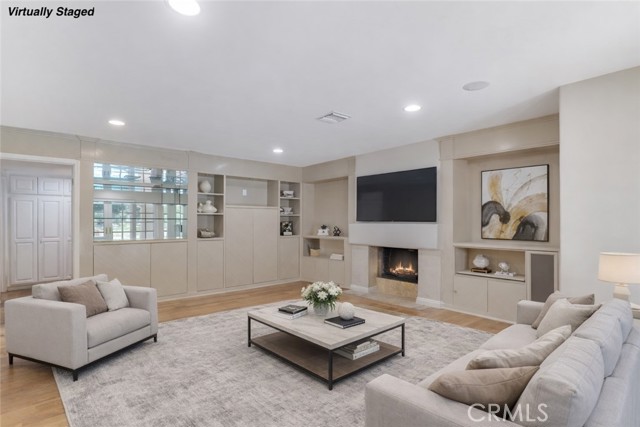 Detail Gallery Image 6 of 33 For 4525 Vista De Oro Ave, Woodland Hills,  CA 91364 - 5 Beds | 4/2 Baths