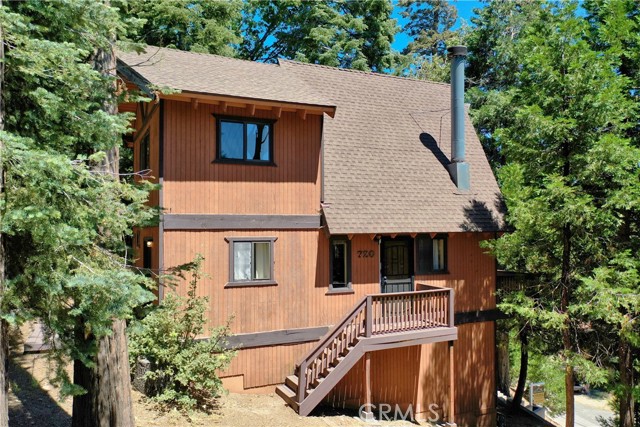 Detail Gallery Image 2 of 31 For 720 Pinnacle Dr, Lake Arrowhead,  CA 92352 - 2 Beds | 2 Baths