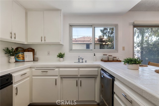 7038 De Celis Place, Van Nuys CA: https://media.crmls.org/medias/03a262ad-3f89-4a59-9a5a-66d239629c9b.jpg