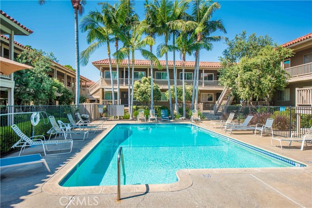 611 S La Veta Park Circle, Orange CA: https://media.crmls.org/medias/03a31e05-b873-4a1a-ad72-6f9975a620ad.jpg