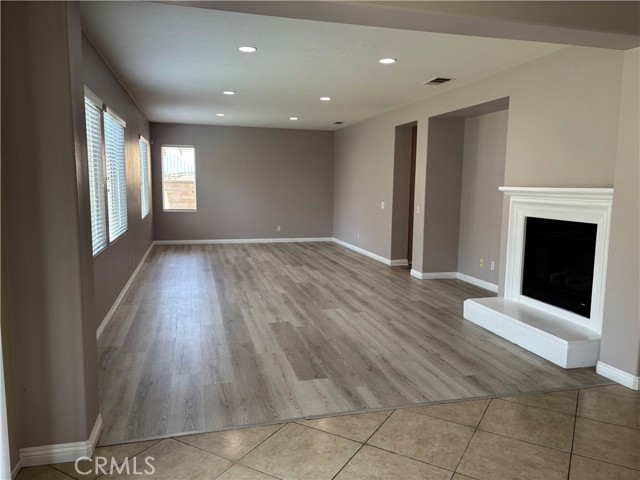 13847 Blue Ribbon Lane, Eastvale CA: https://media.crmls.org/medias/03a38134-c65f-4dee-8b27-7cfd48043c07.jpg