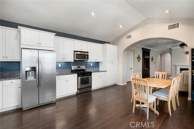 Detail Gallery Image 19 of 57 For 3203 S Edenglen Paseo #B,  Ontario,  CA 91761 - 2 Beds | 2/1 Baths