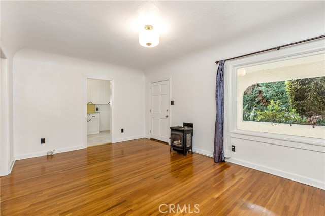 Detail Gallery Image 10 of 28 For 1323 5th St, Glendale,  CA 91201 - 2 Beds | 1 Baths