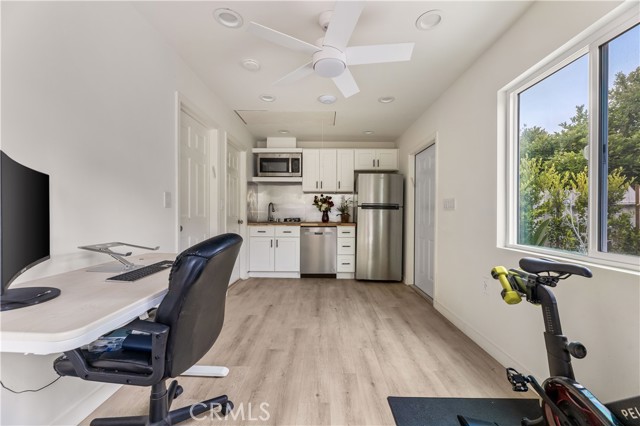 2818 S Holt Avenue, Los Angeles CA: https://media.crmls.org/medias/03a3c8d9-68ec-47a6-b3bf-28e4ddfd575b.jpg