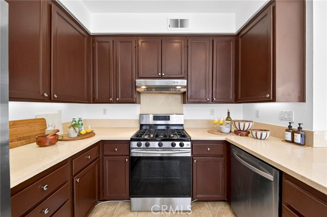 Image 21 of 58 For 13617 Freemont Court