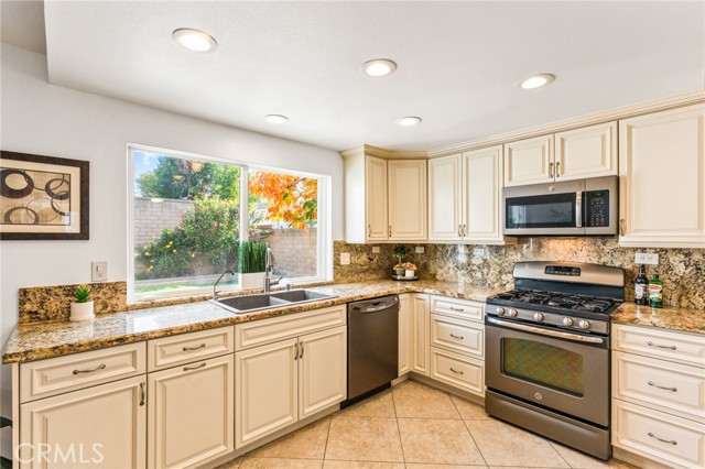 Detail Gallery Image 10 of 24 For 21072 Avenida Albercon, Lake Forest,  CA 92630 - 3 Beds | 2 Baths