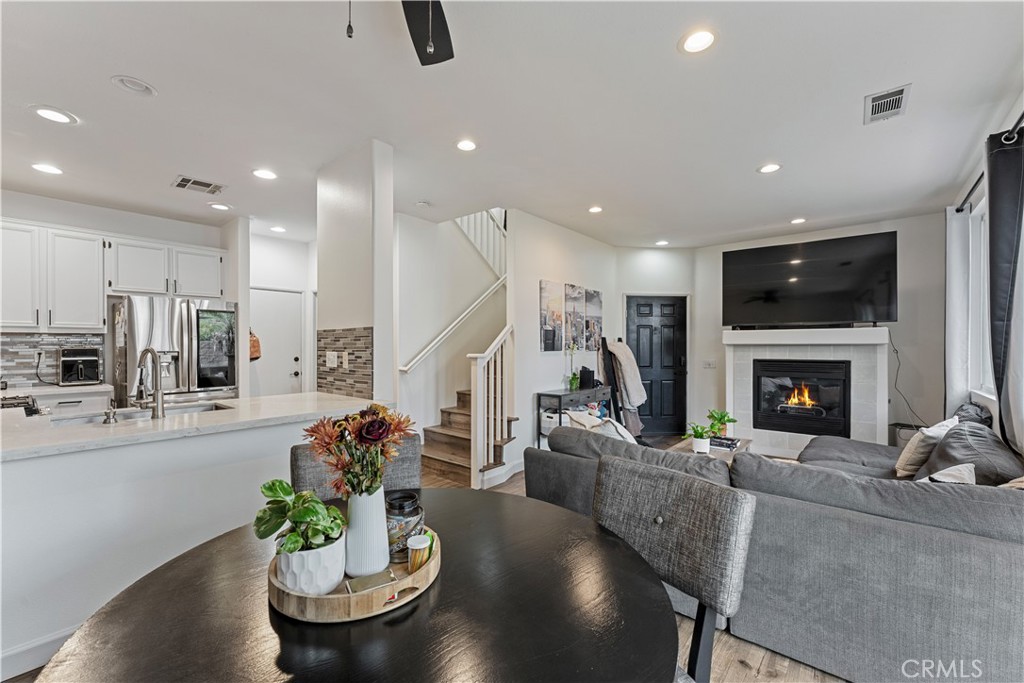 MLS #OC25274563 image #2